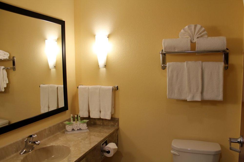 Hotel Express & Harrisburg West Mechanicsburg