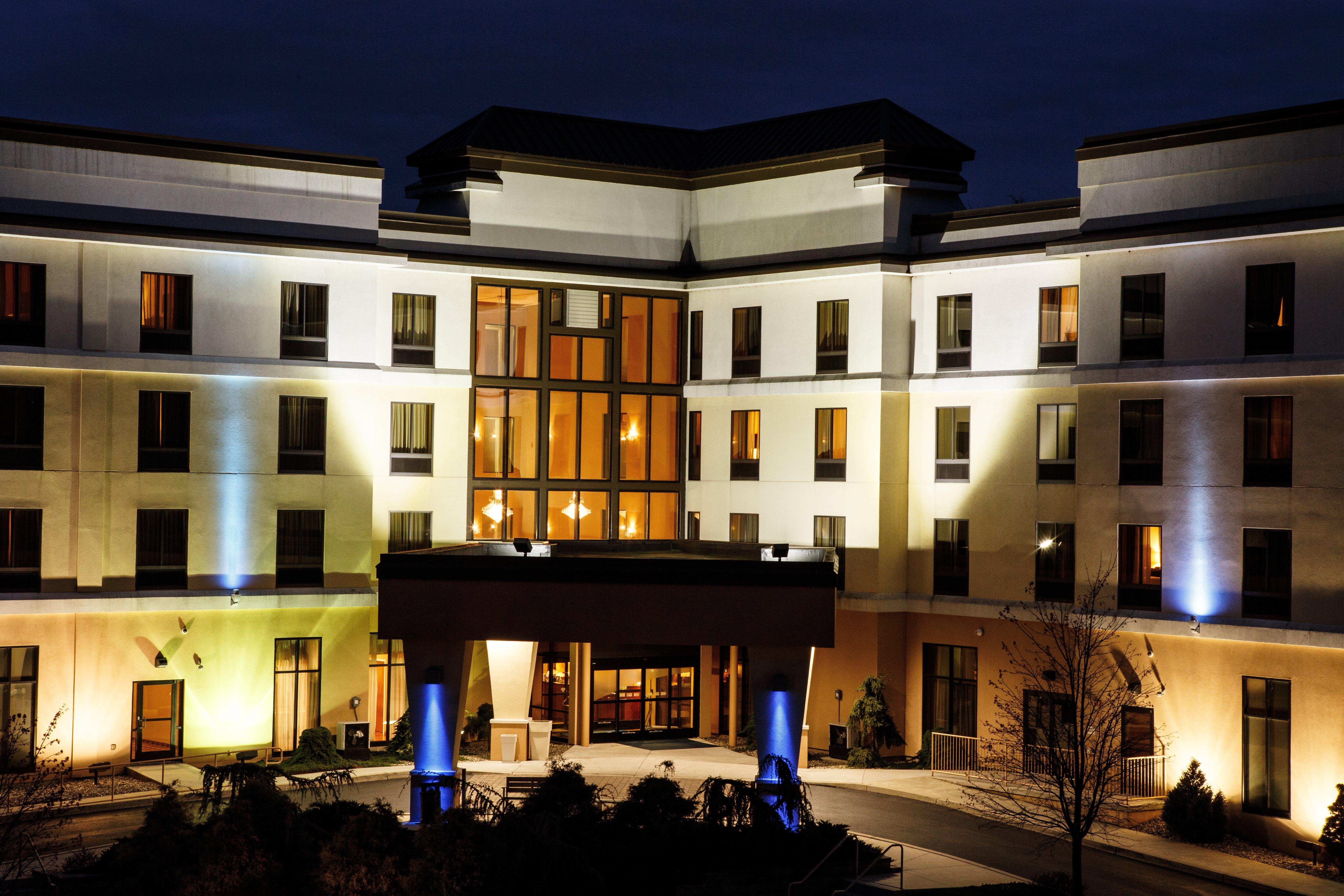 Hotel Express & Harrisburg West Mechanicsburg