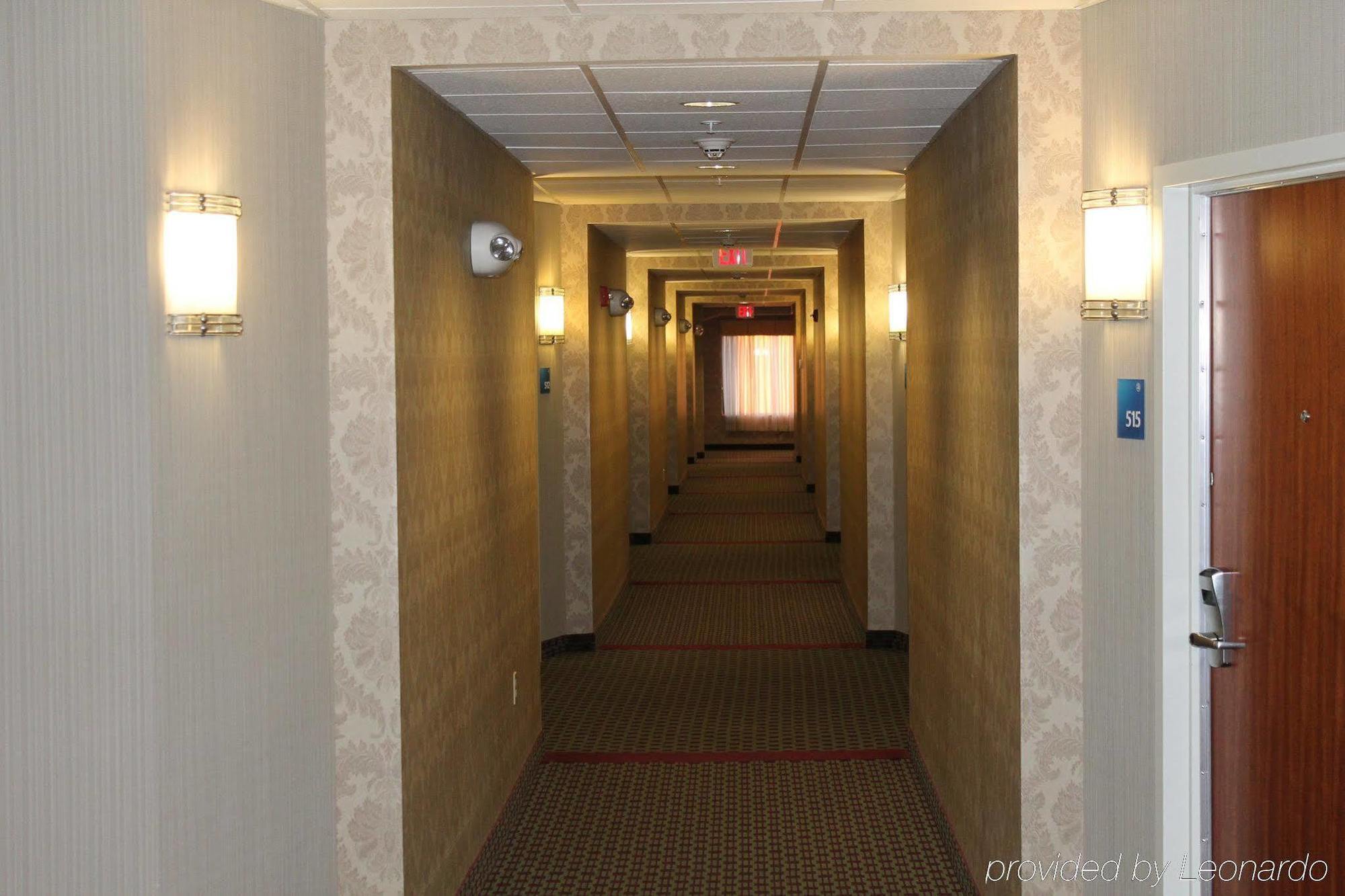 Hotel Express & Harrisburg West