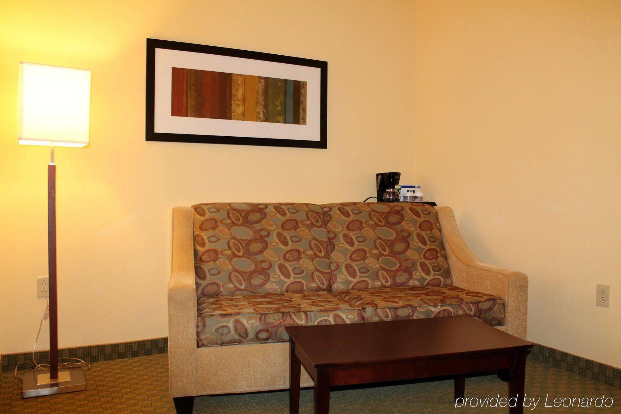Express & Harrisburg West Hotel 3*