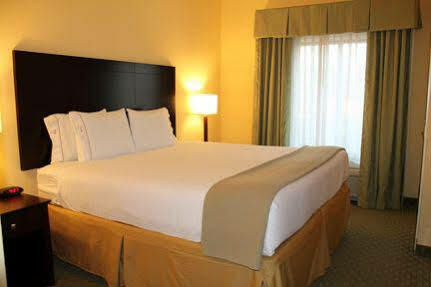 Express & Harrisburg West Hotel 3*
