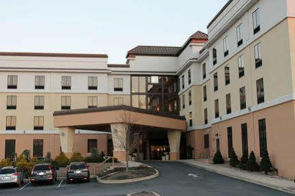 Express & Harrisburg West Hotel