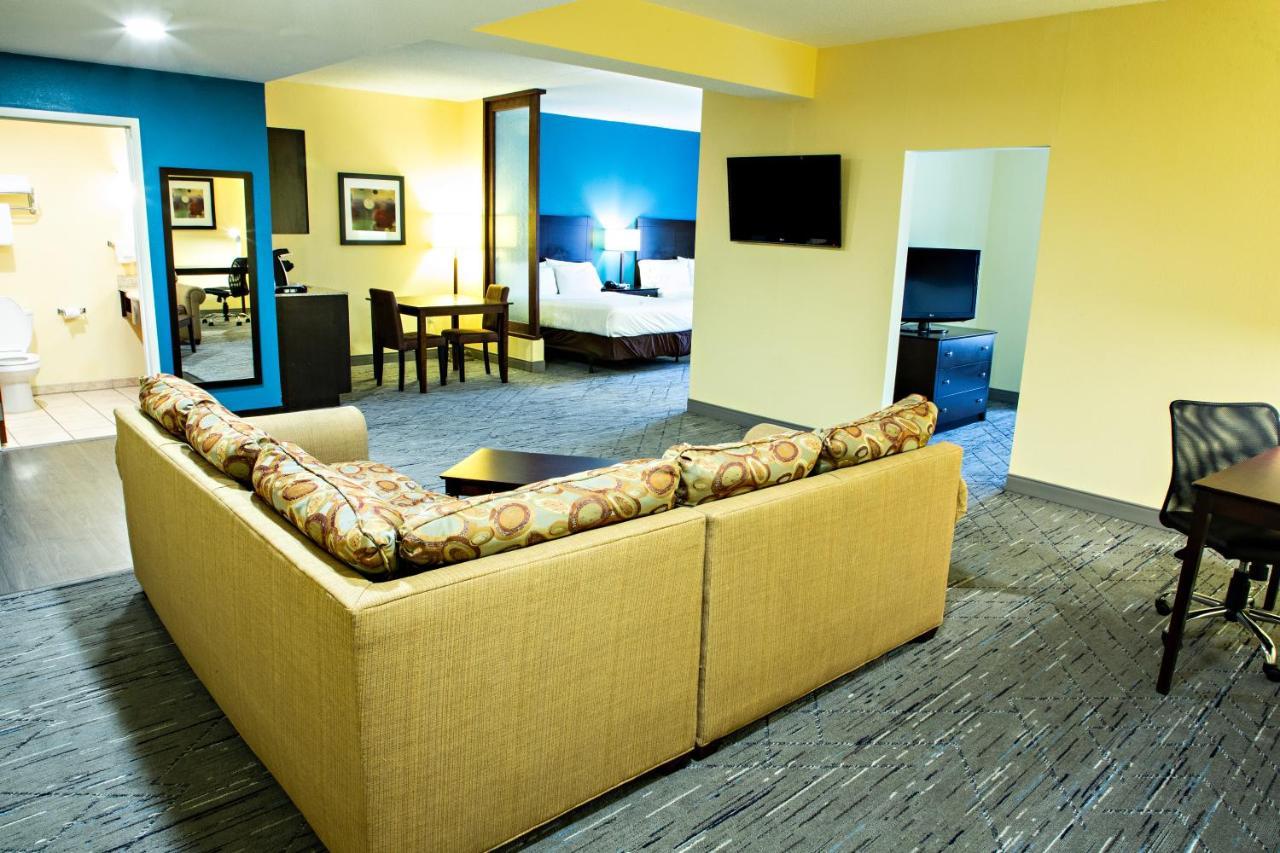 Hotel Express & Harrisburg West Mechanicsburg